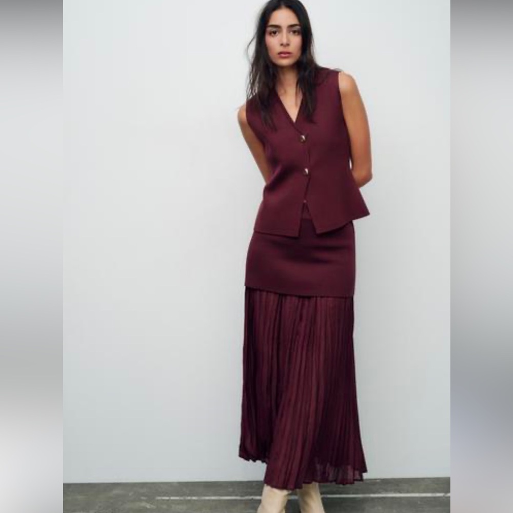 Elegant Burgundy Zara Pleated Skirt